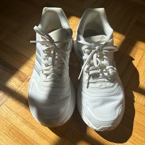 🚨Last Chance🚨 White Adidas Sneakers